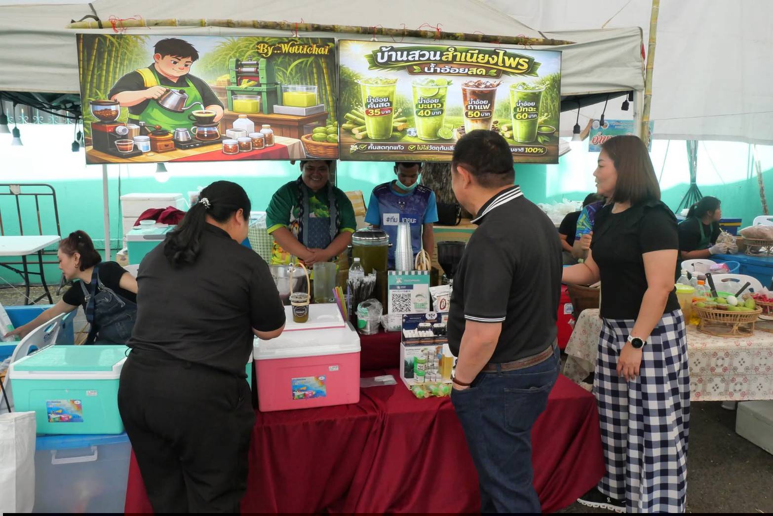 title - เลขาธิการ ส.ป.ก. เยี่ยมทักทายเกษตรกรและซื้อสินค้าในบรรยากาศวันสุดท้ายของการออกร้านขายสินค้า จากเขตปฏิรูปที่ดิน ส่งท้ายงานครบรอบ 51 ปี ส.ป.ก. ณ สำนักงานการปฏิรูปที่ดินเพื่อเกษตรกรรม